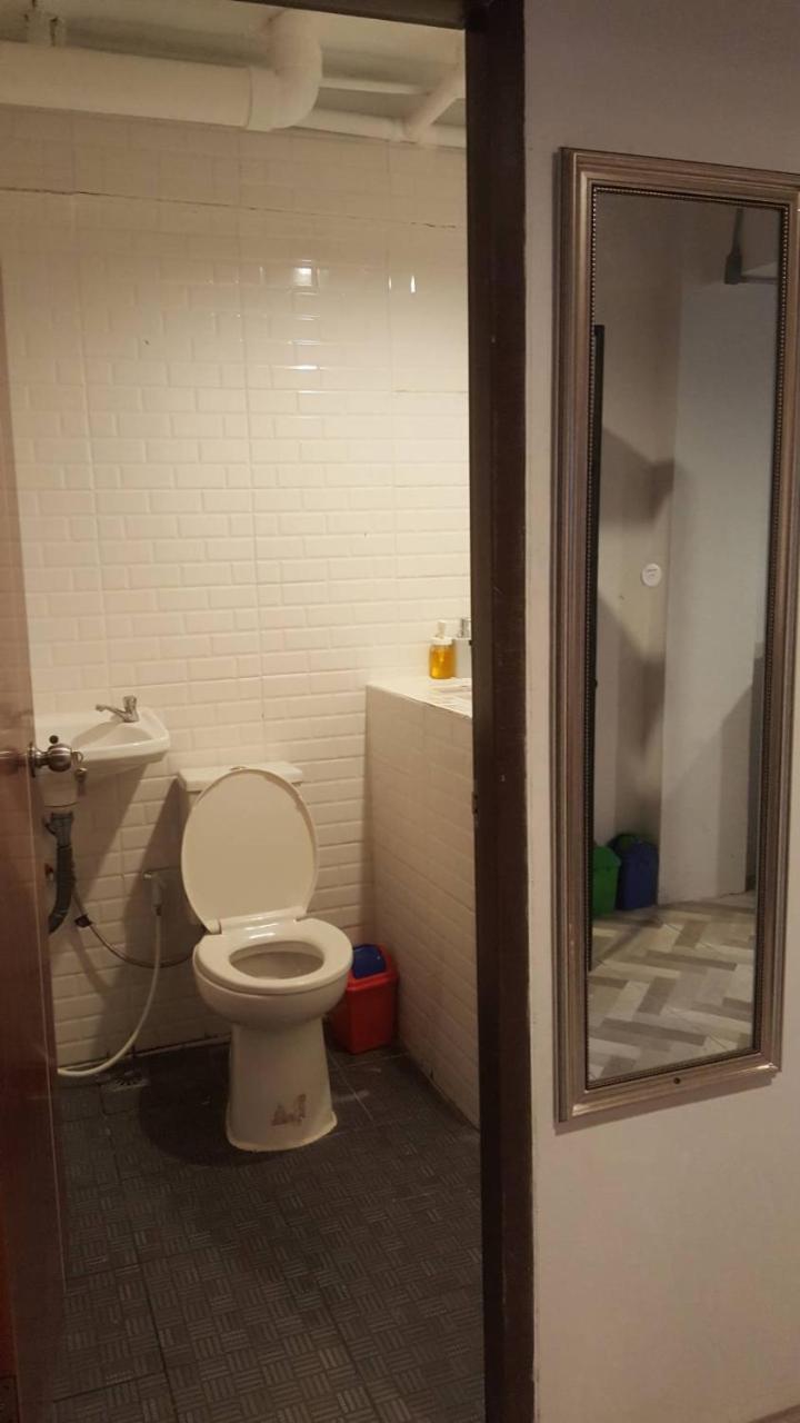 Js Mansion Hotel Bangkok Luaran gambar
